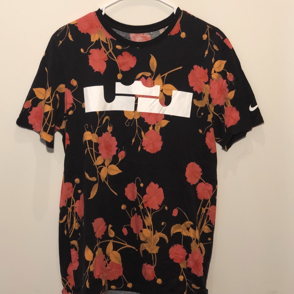 Nike Men's Medium Athletic Cut Lebron Graphic Tee